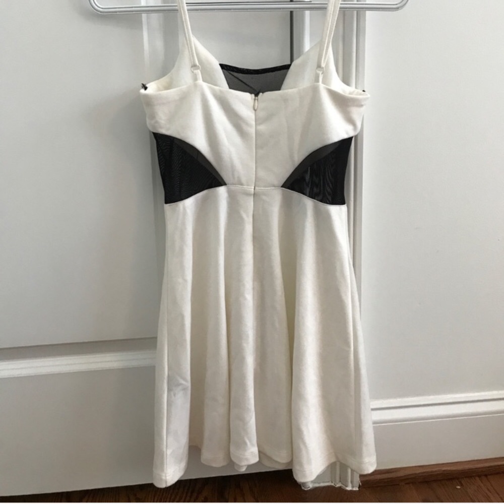 NWOT VINTAGE RETRO 70s WHITE DRESS! - Picture 3 of 3