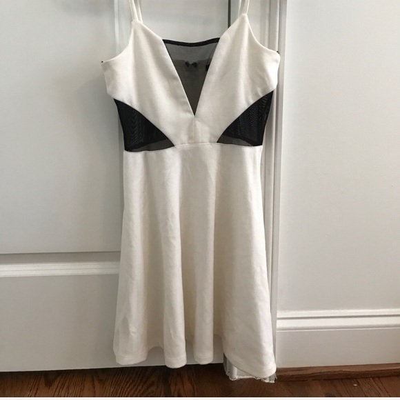 NWOT VINTAGE RETRO 70s WHITE DRESS! - Picture 2 of 3
