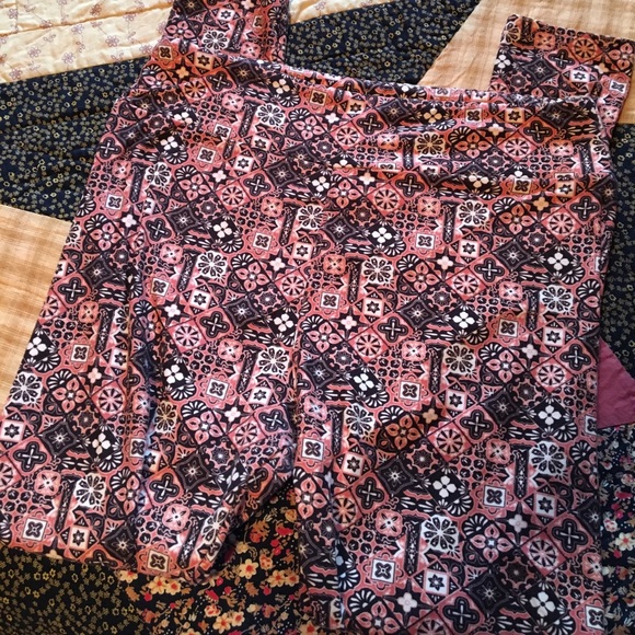 LulaRoe T&C leggings - Picture 1 of 3