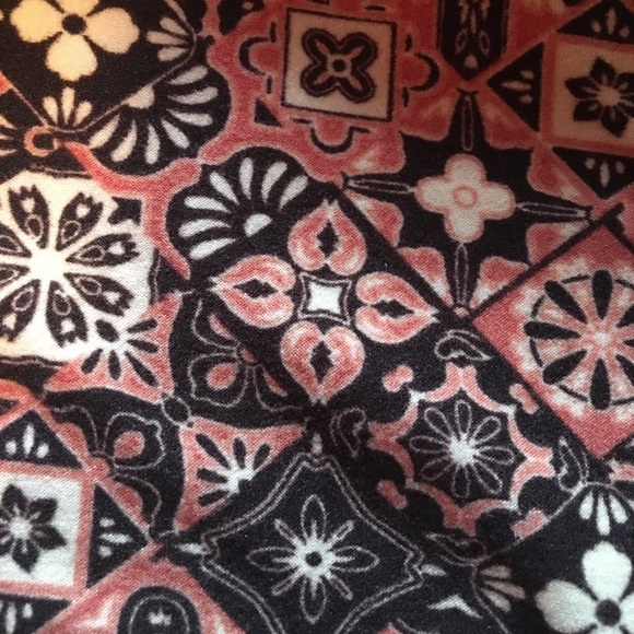 LulaRoe T&C leggings - Picture 3 of 3