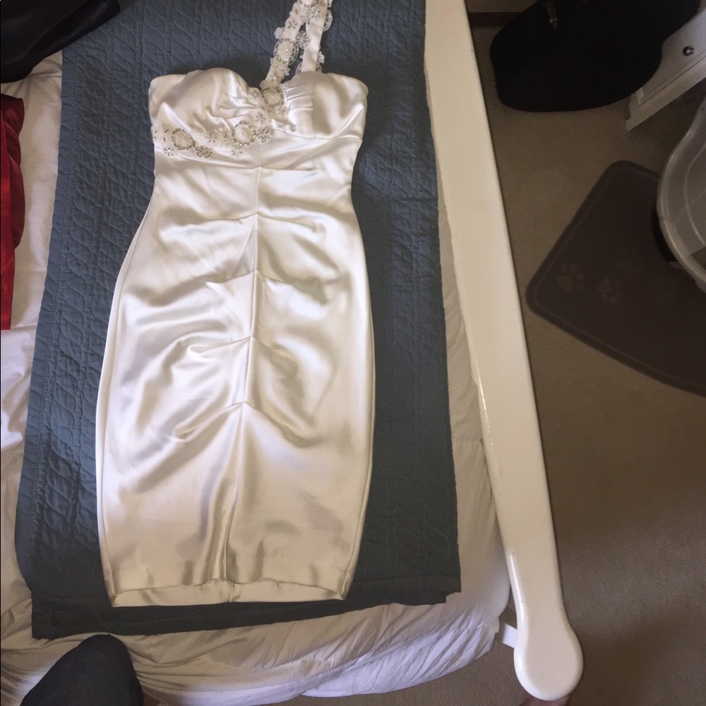 Cache ivory one strap formal dress.