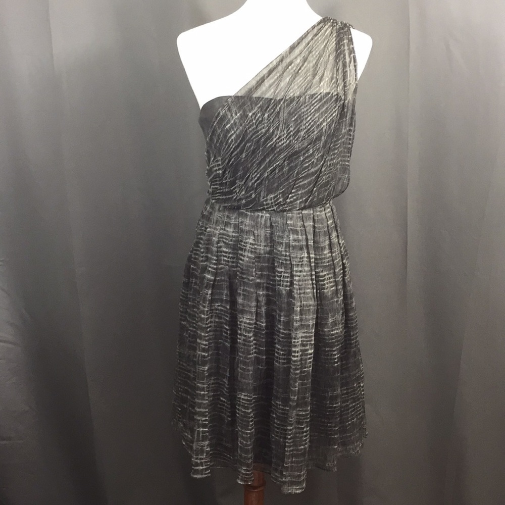 Alice + Olivia Gwendolyn one shoulder dress