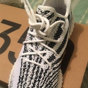 Yeezy 350 boost zebra