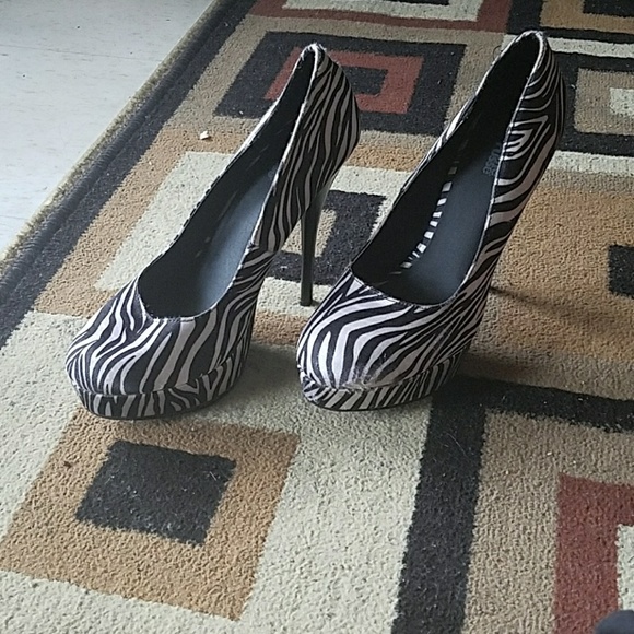 High Heels - Picture 4 of 4