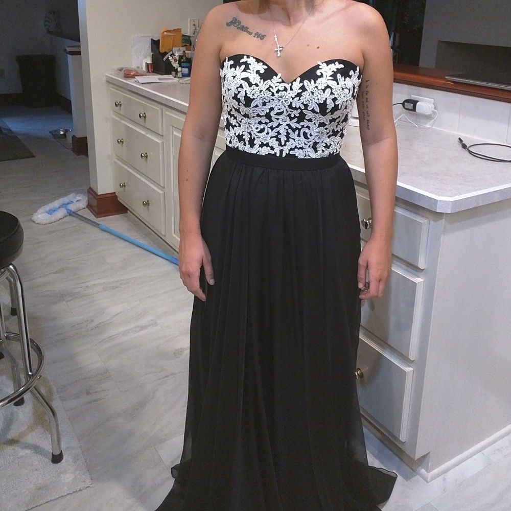 LA Femme Black and White Prom/Formal Dress