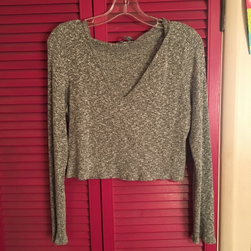 Long sleeve V-neck hooded crop top