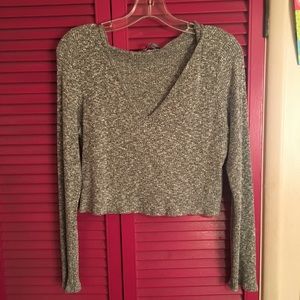 Long sleeve V-neck hooded crop top