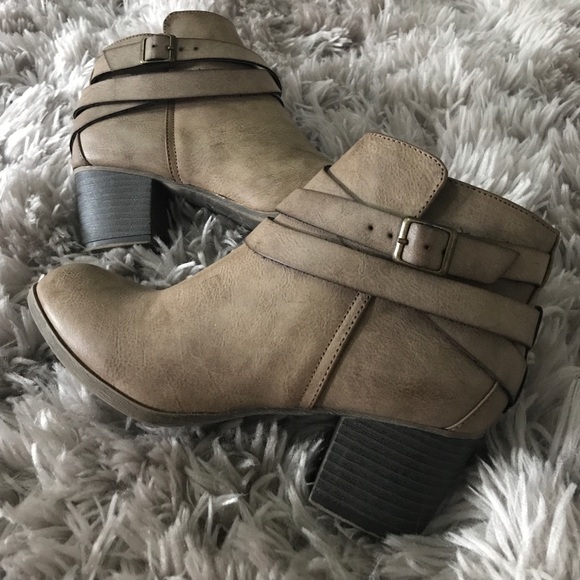 no parking Shoes - HOST PICK 🌸🌟 Ankle Booties {EUC}