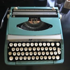 Working Vintage Turquoise Smith Corona Typewriter