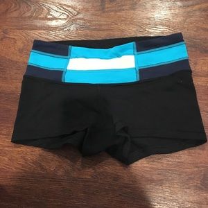 ✨Lululemon Reversible Boogie Shorts- Luon- Size 4✨