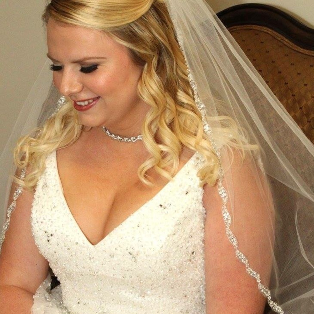 Beautiful Veil! Worn for 30 minutes!