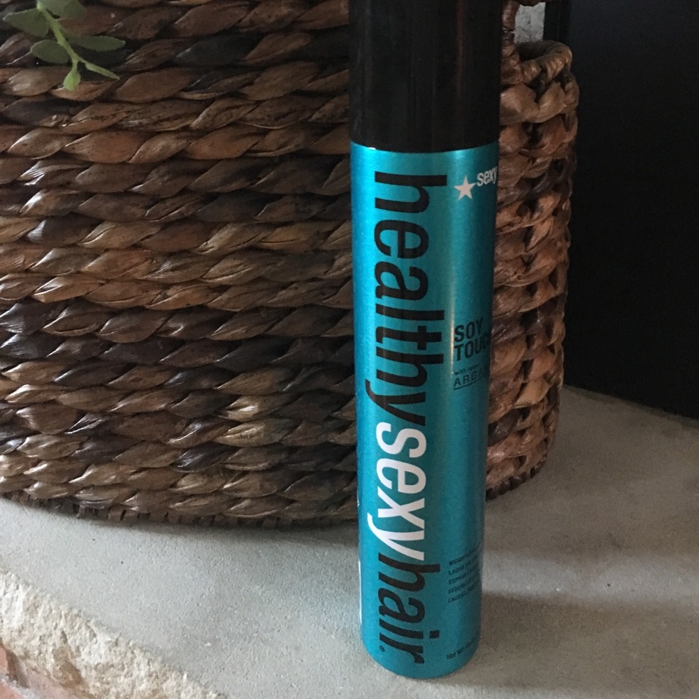 Healthy sexy hair weightless hairspray