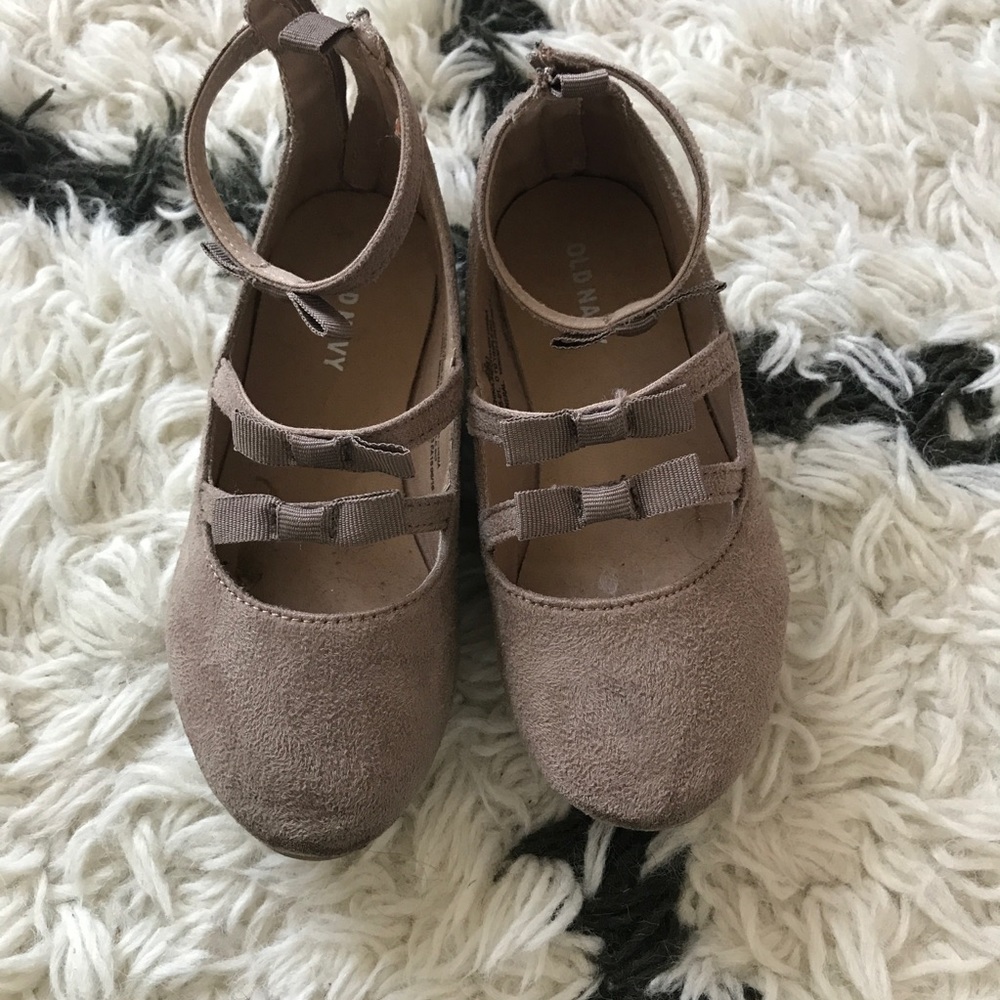 Old Navy taupe bow flats