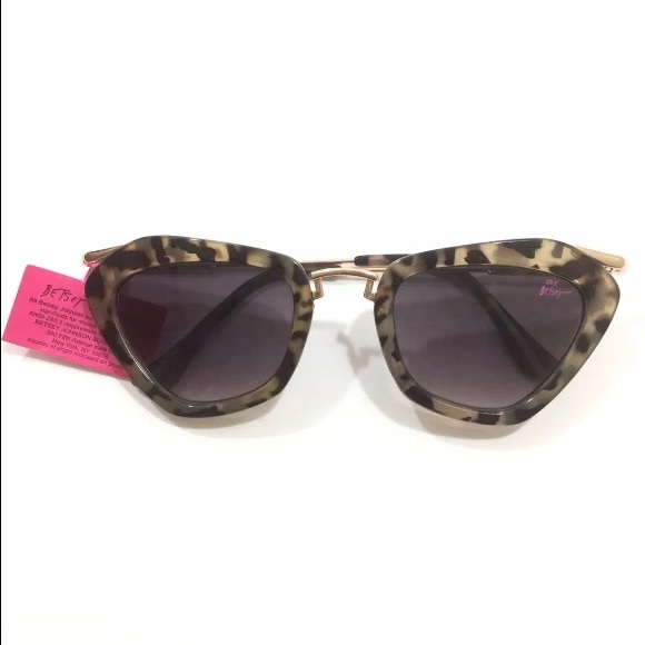 NWT Betsey Johnson Butterfly Sunglasses - Picture 1 of 3
