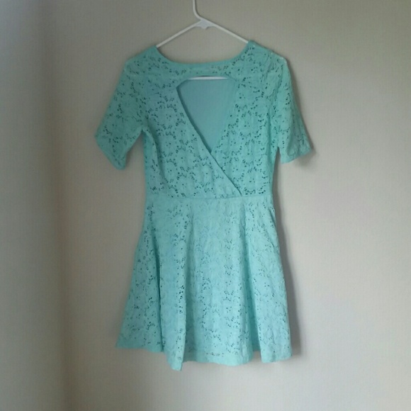Mint green laced dress - Picture 2 of 4