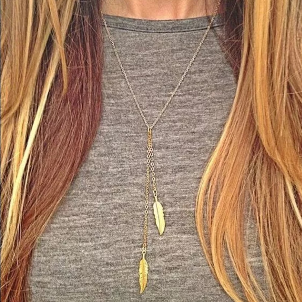 **Boho leaf feather necklace**