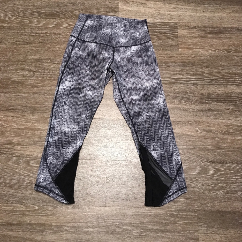Black and White Lululemon Crops