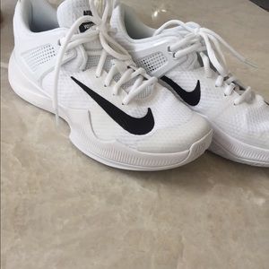 NIKE VOLLEYBALL SHOES