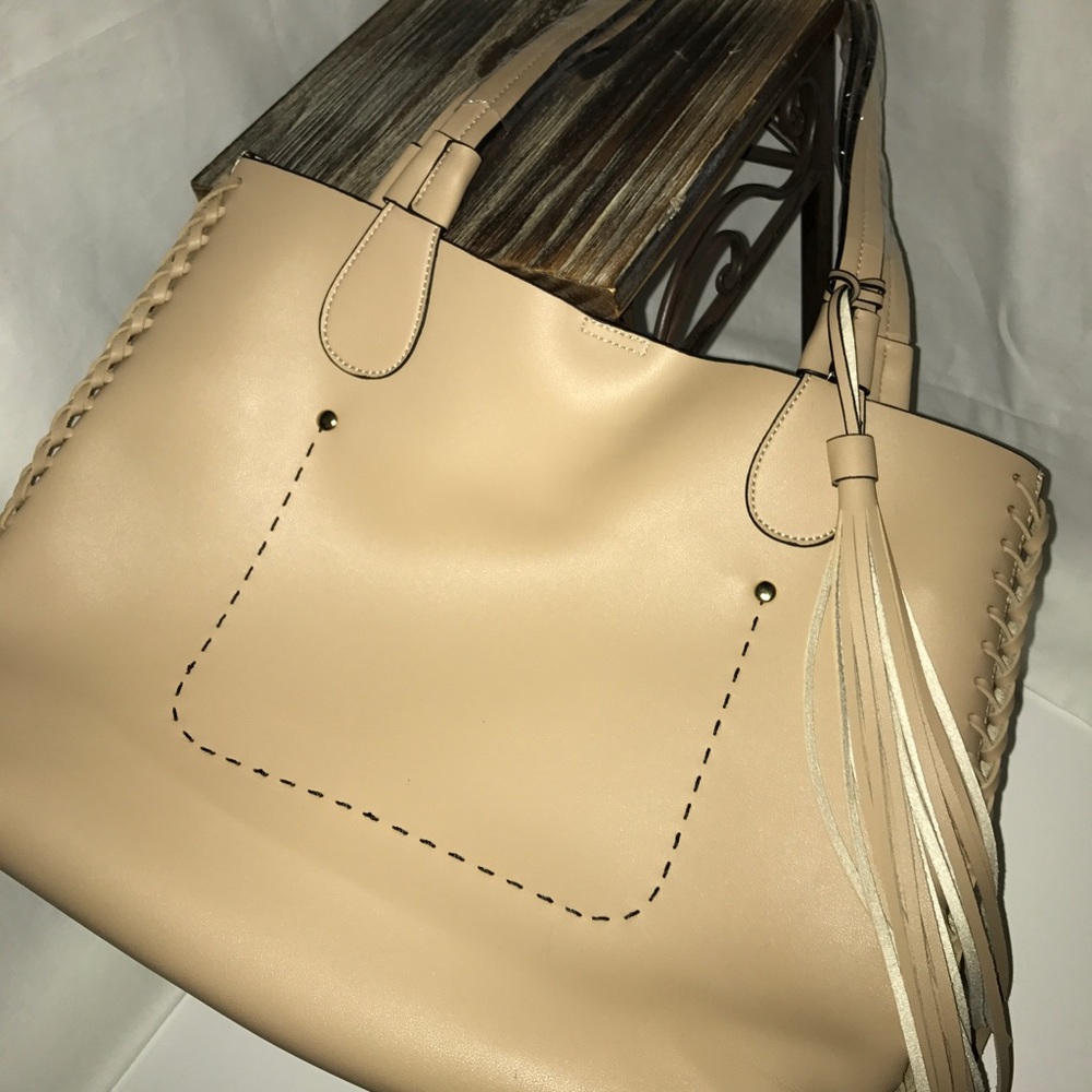 Cream Tote with Tassel...👜