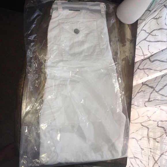 Wrong size. Never worn. Still in packaging. - Picture 3 of 5