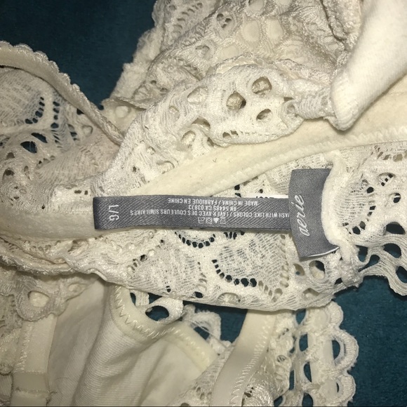 Lace Key Hole Bralette - Picture 3 of 3