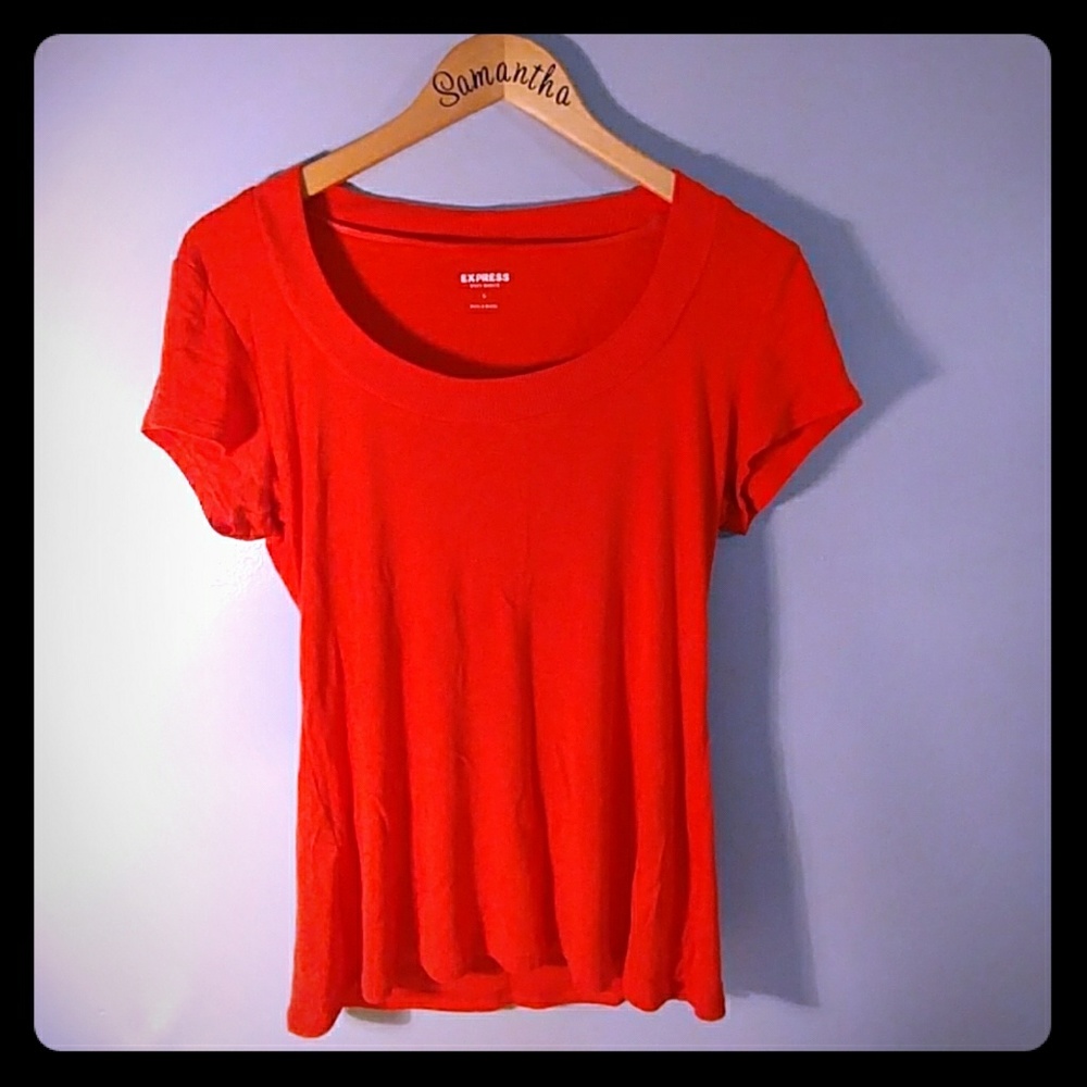 Gently used salmon colored tee.