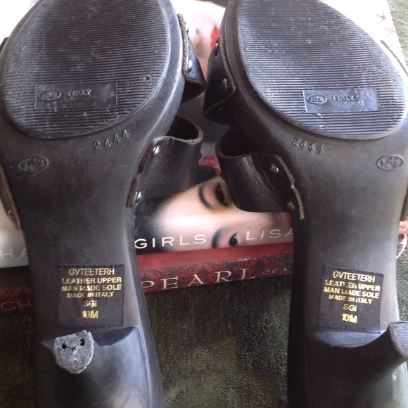 Gloria Vanderbilt leather studded slip on heels - Picture 3 of 5