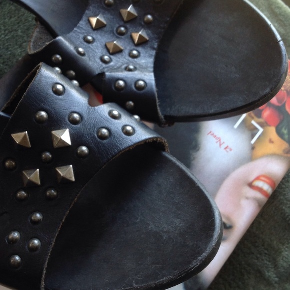 Gloria Vanderbilt leather studded slip on heels - Picture 5 of 5