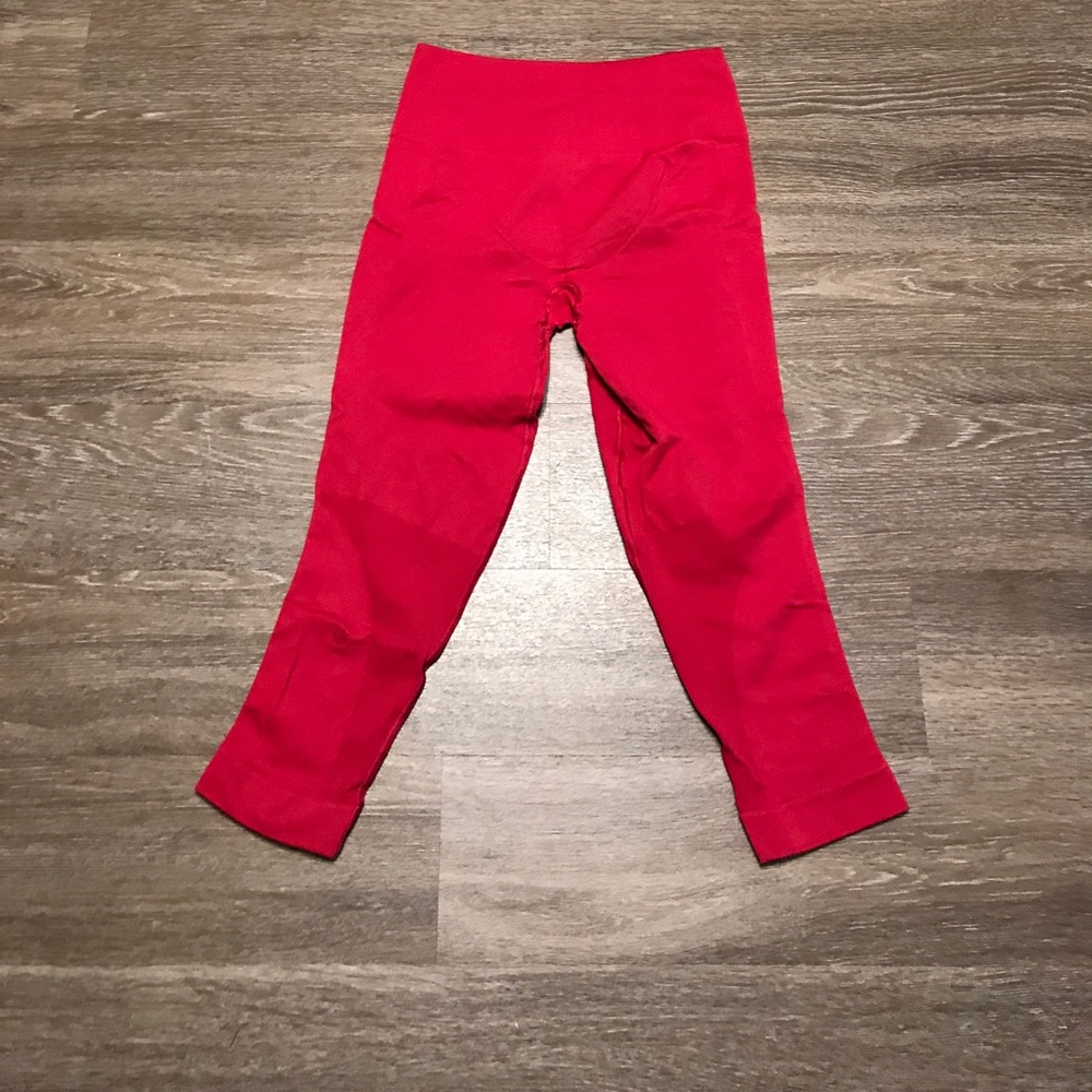 Lululemon Zone In Fuchsia Crops