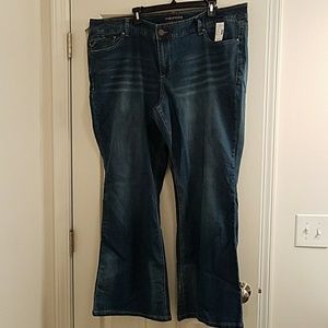 BNWT Maurices Medium Rinse Flare Jeans Size 26R BNWT Maurices Medium Rinse Flare Jeans Size 26R