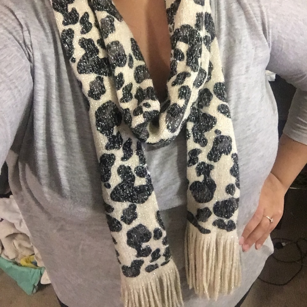 Long leopard scarf