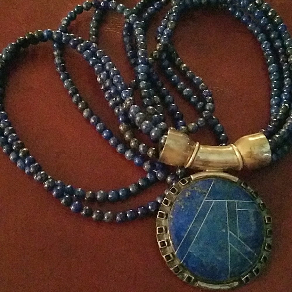 Magnetic pendant