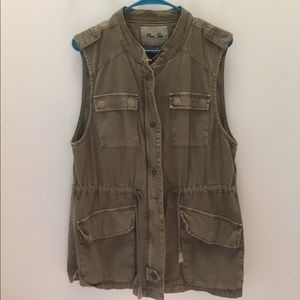 Great dark green zipper vest for fall
