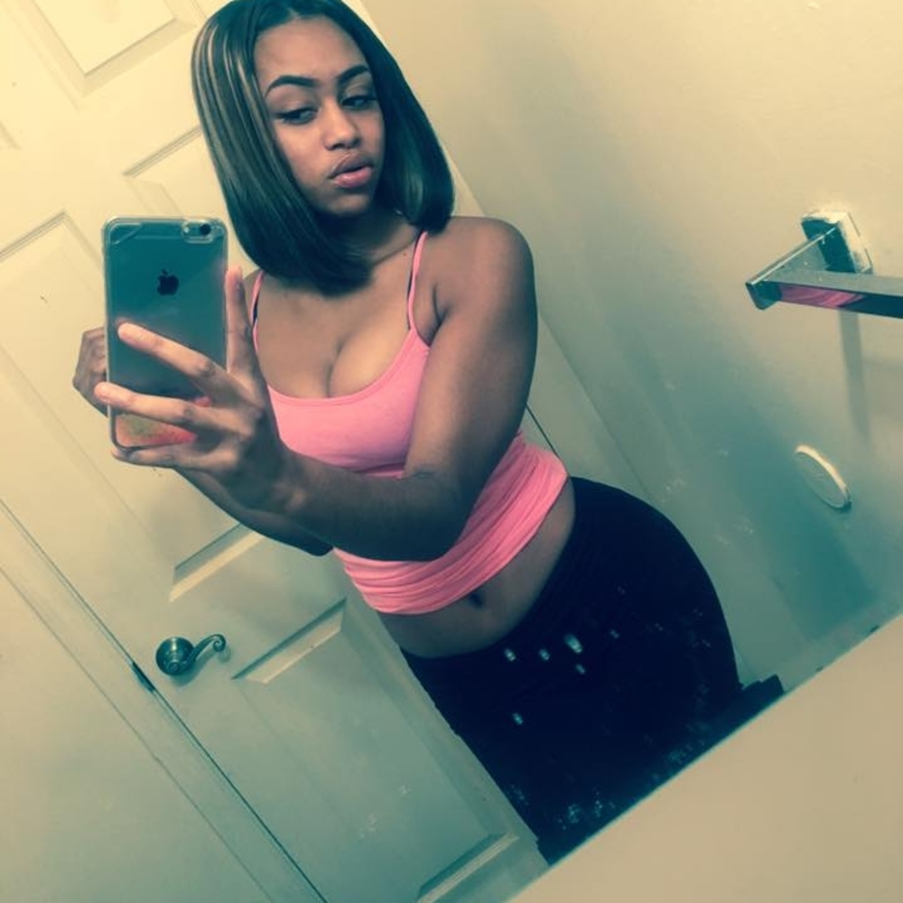 Meet your Posher, Alexis