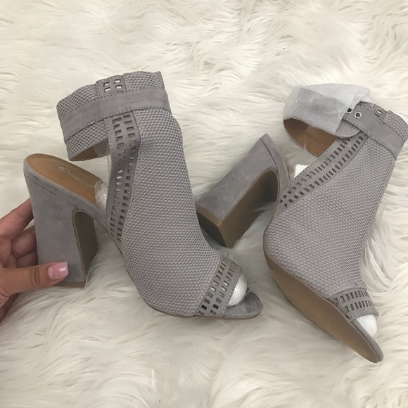 **DEFECT LAST PAIR// Grey peep toe booties😍 - Picture 5 of 7