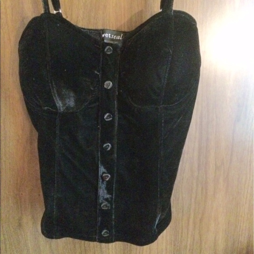 🌺SALE🌺 Black velour button crop top