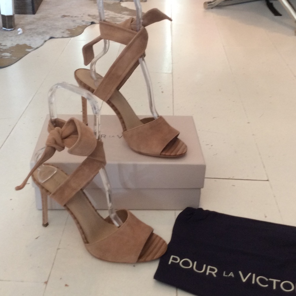 POUR LA VICTOIRE HEELS