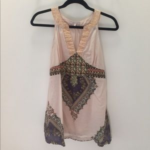 Pattern circle neck top