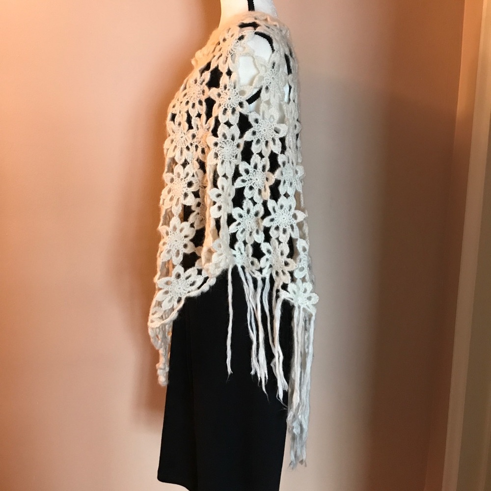 Vintage Open Crochet Floral Poncho - Picture 3 of 4
