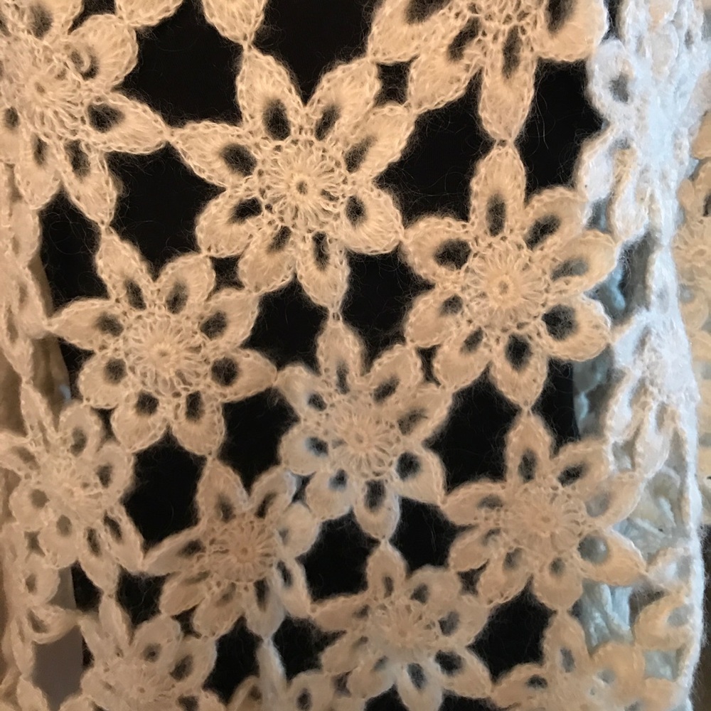 Vintage Open Crochet Floral Poncho - Picture 4 of 4