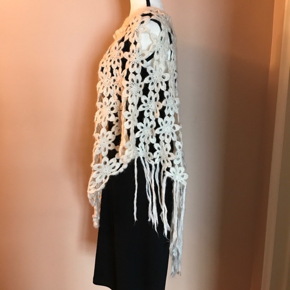 Vintage Open Crochet Floral Poncho - Picture 3 of 4