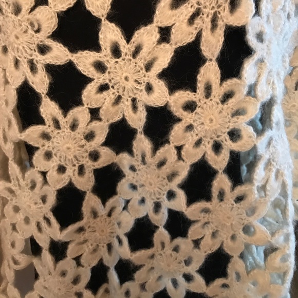 Vintage Open Crochet Floral Poncho - Picture 4 of 4
