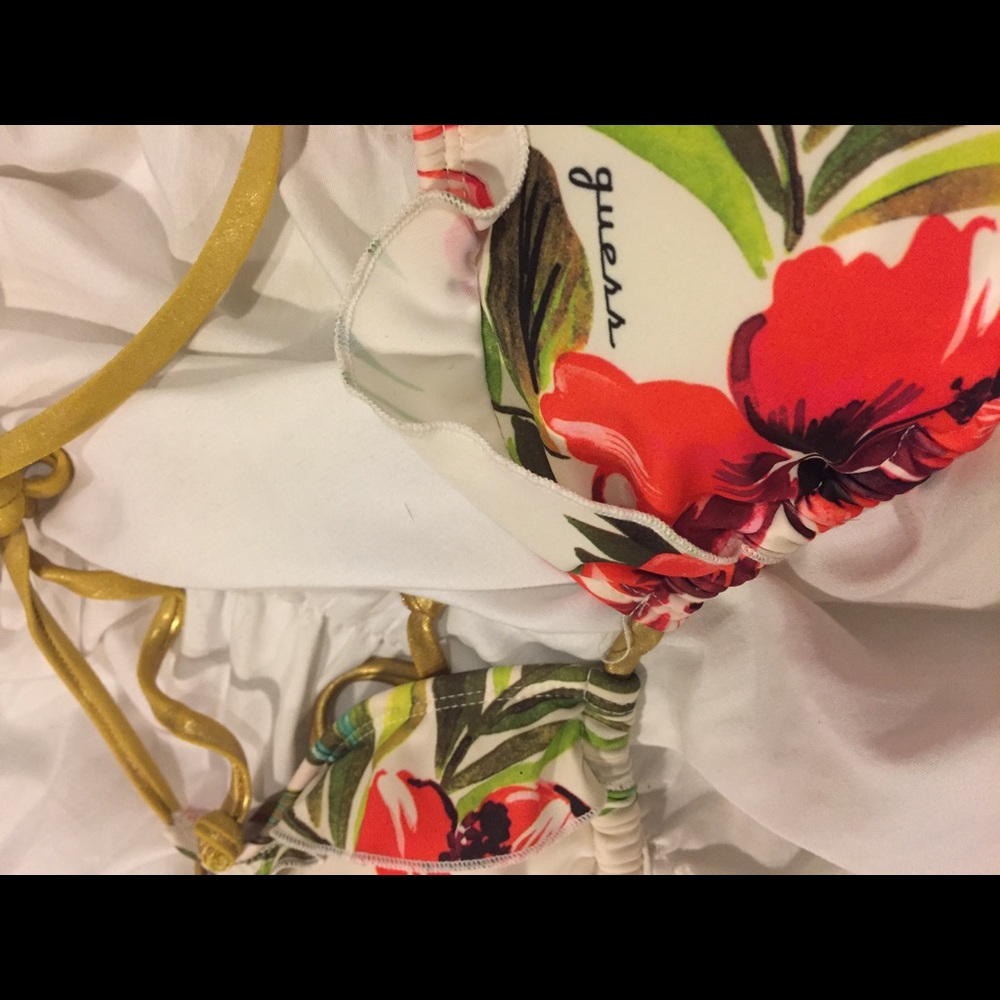Bathing suits - Picture 5 of 7