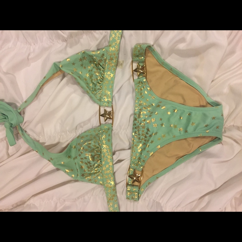 Bathing suits - Picture 6 of 7