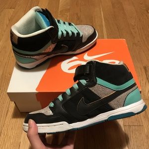 Women’s Tiffany Blue/Black Nike Air Morgan Mid 6.5