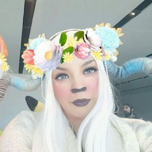 Meet your Posher, Dominique