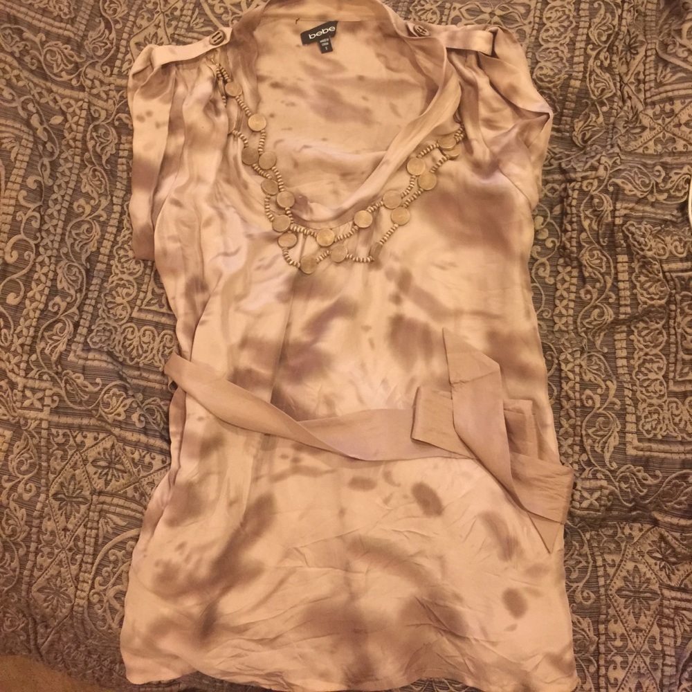 Beautiful bebe top %100 silk in size s