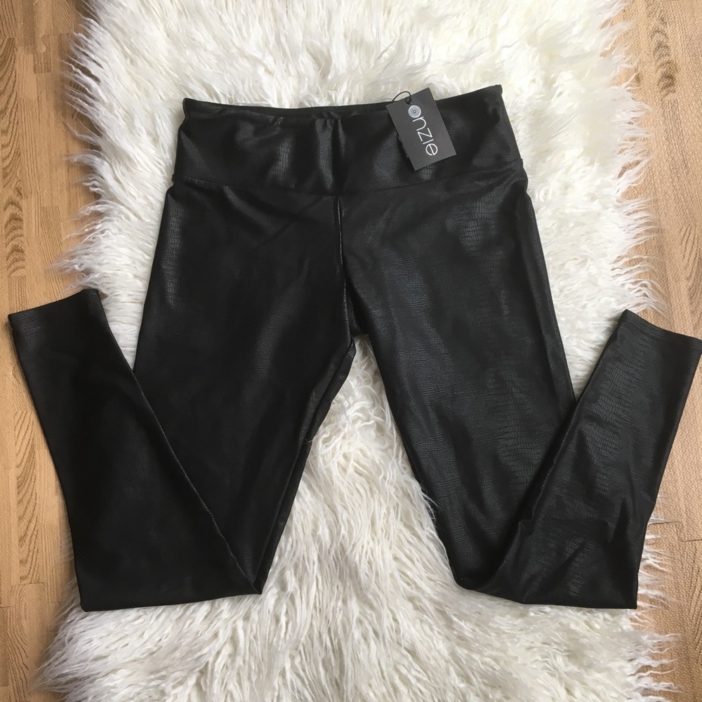 Onzie Black Legging in Black Snake M/L