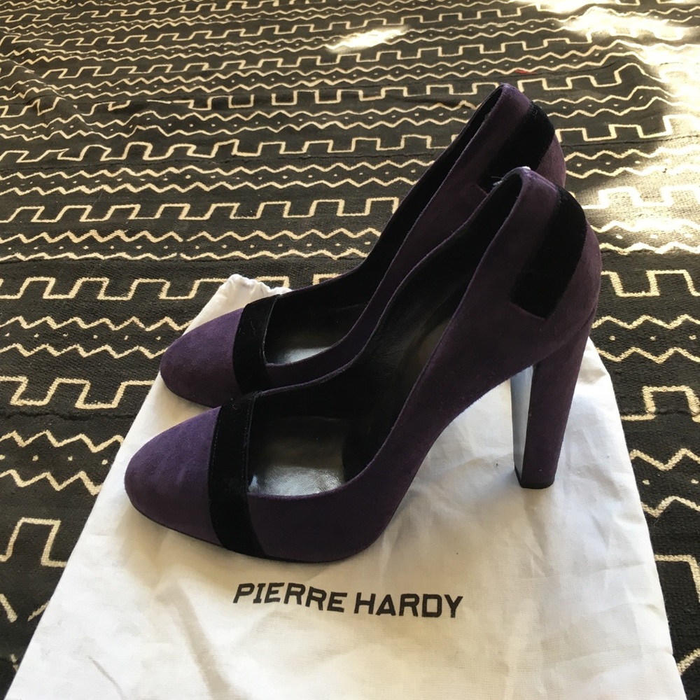 Purple suede Pierre Hardy pumps with velvet trim