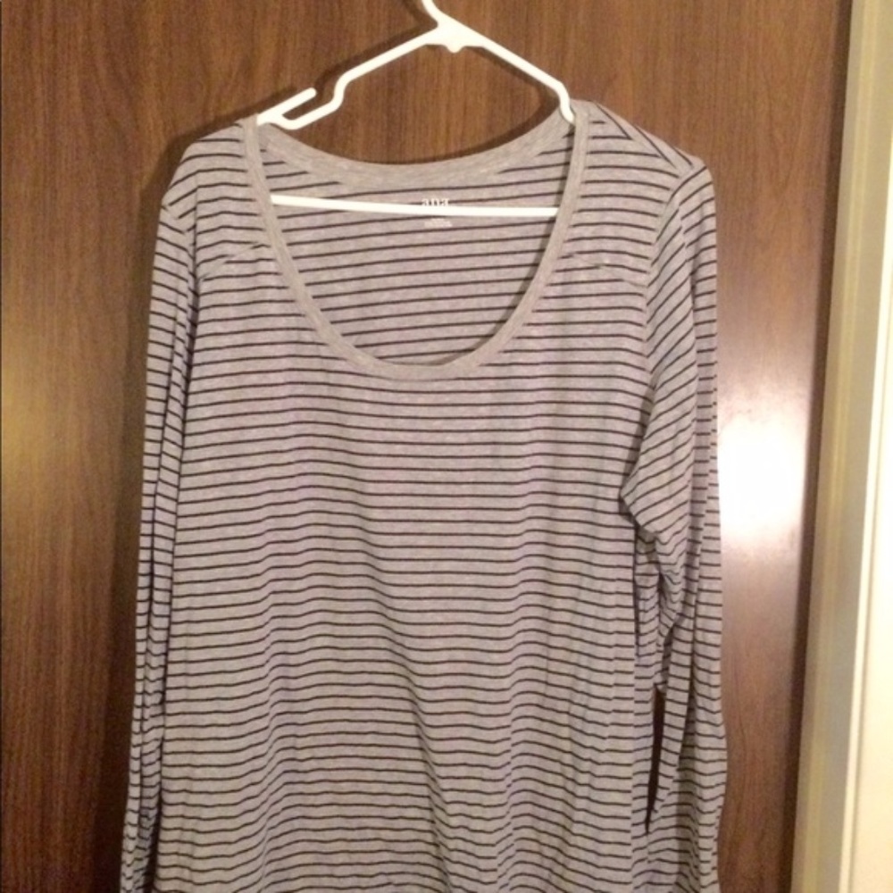 🦋SALE🦋 Long sleeve grey tee with navy stripes